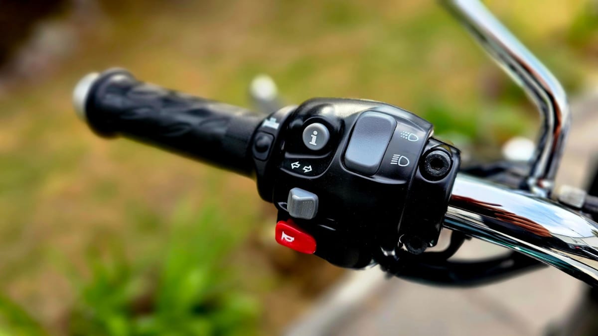 TRIUMPH BONNEVILLE T120 201811