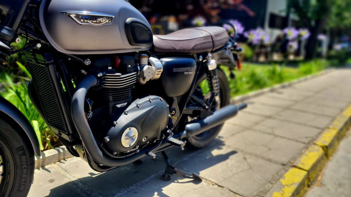 TRIUMPH BONNEVILLE T120 BLACK 201713