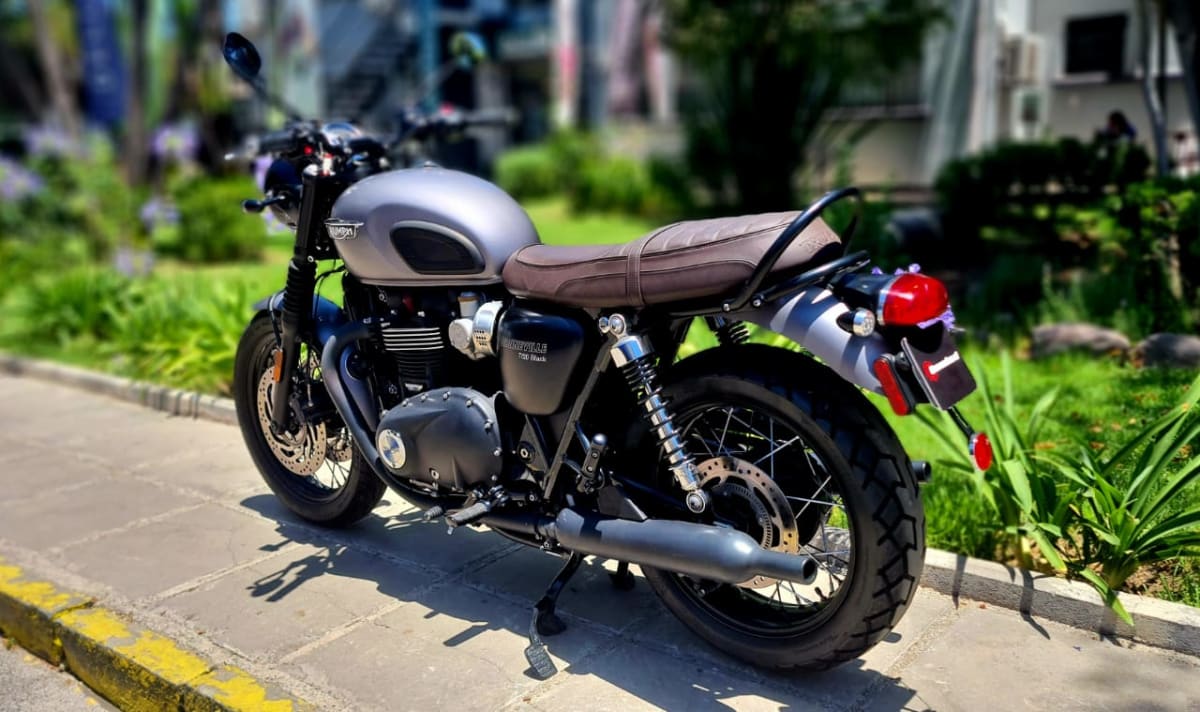 TRIUMPH BONNEVILLE T120 BLACK 20176