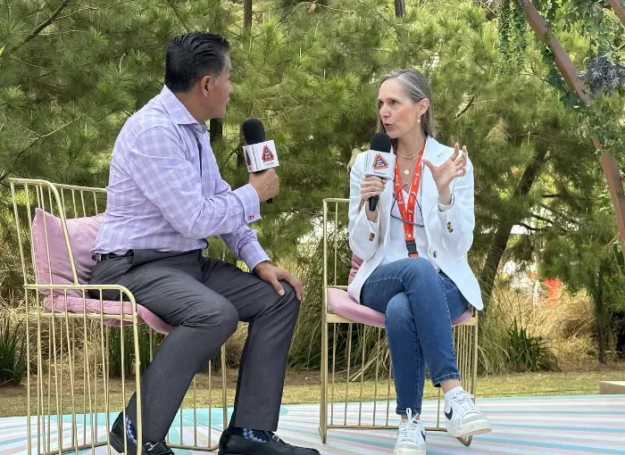 Elvira Montero como panelista en Victoria Fest 2025