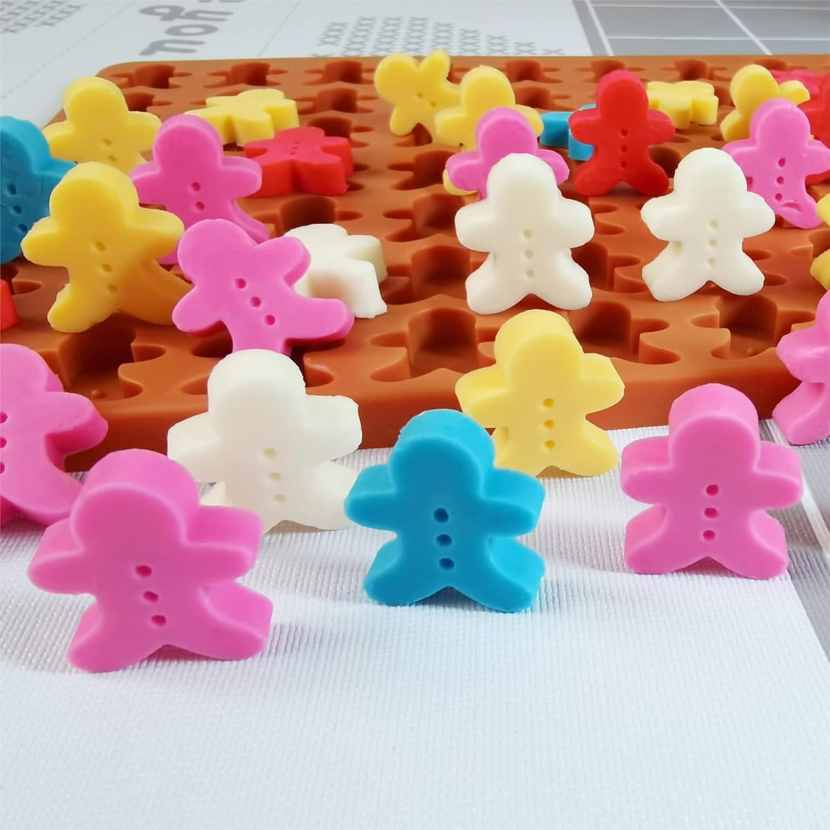 Molde Chocolate Hombres de Jengibre 77 Cavidades Silicona3