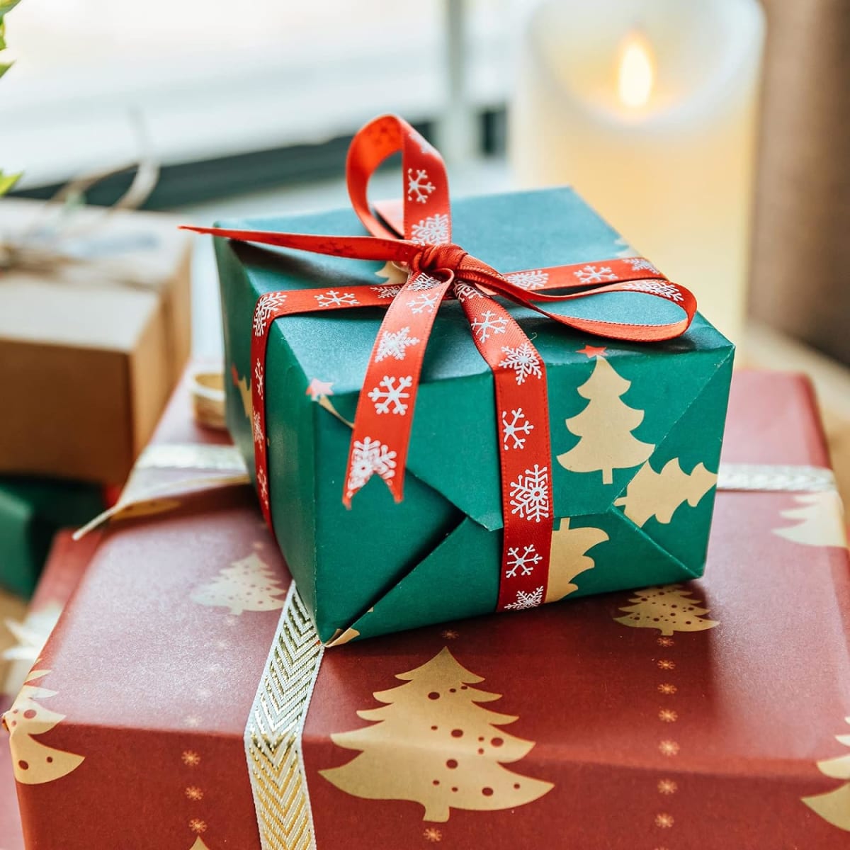 Cinta de Tela para Lazo Rojo y Copos de Nieve 5 mts.1