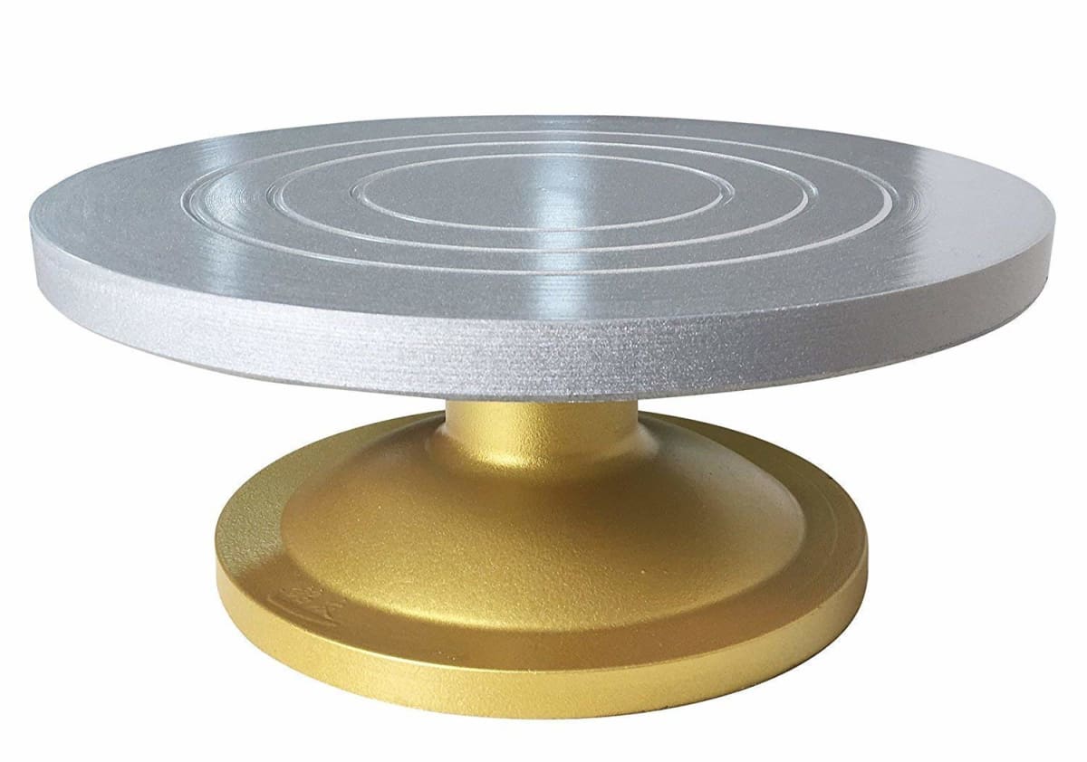 Base Giratoria para Tortas 32 cm. Dorada Gruesa1