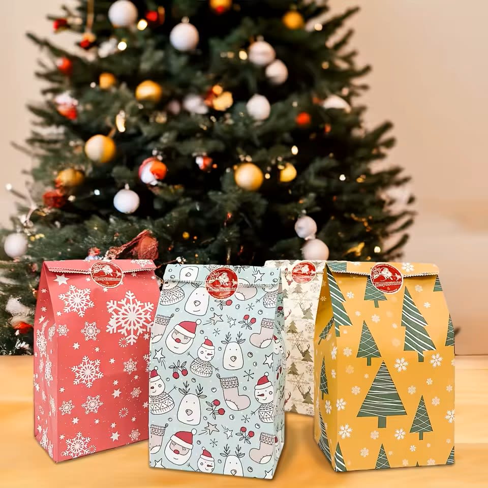 Set Bolsas de Papel Navidad con Sticker N°2 - 12 Unidades2