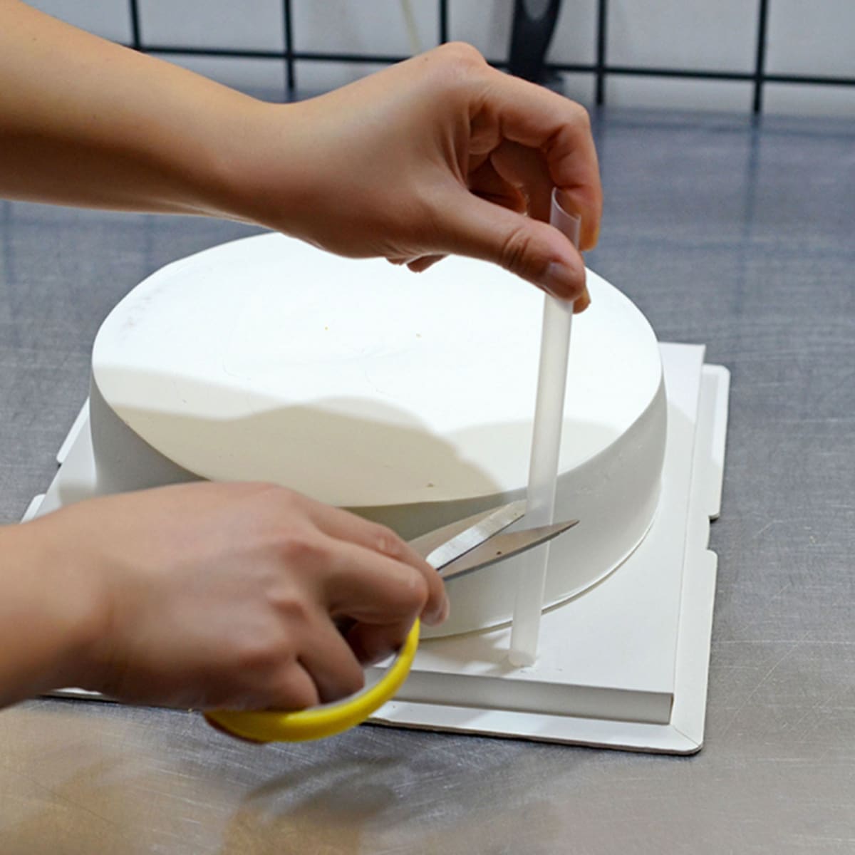 Soporte para Tortas 2 Pisos con Base 12 cm.4