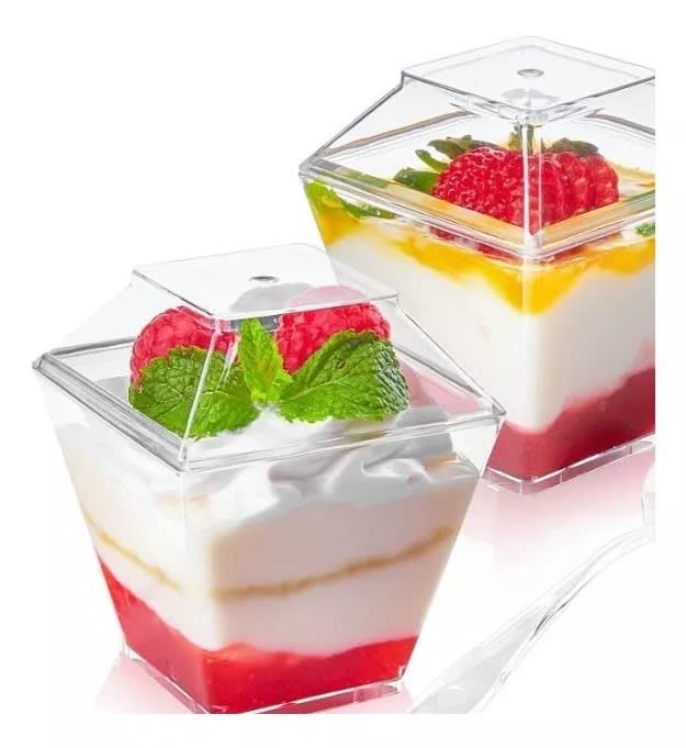 Vaso Acrílico Cuadrado con Tapa 110 ml. 10 Unidades2