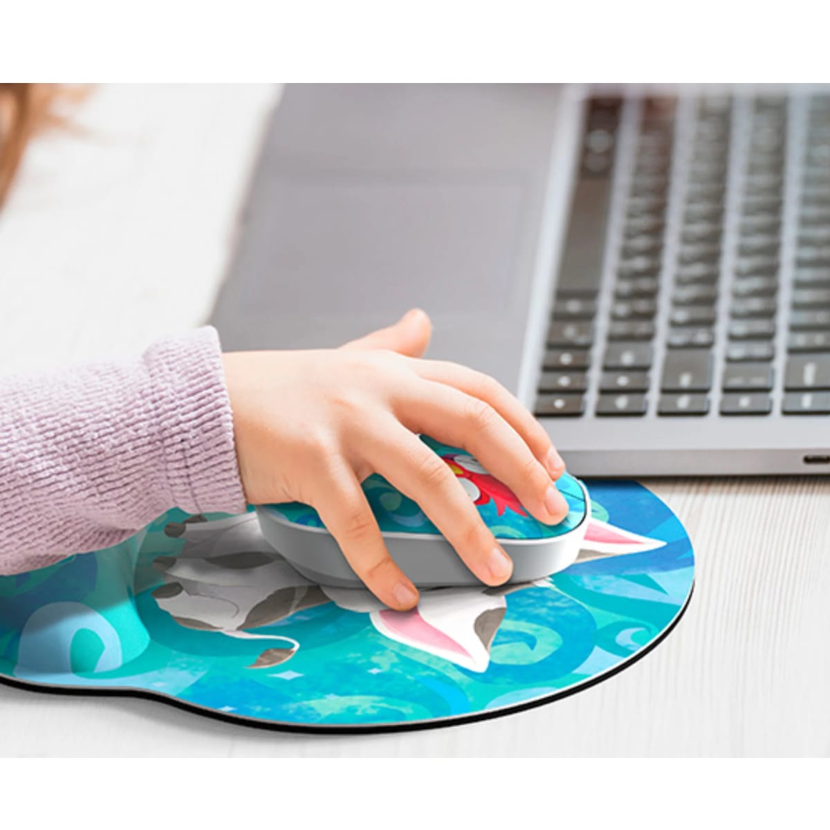 KIT MOUSE INALAMBRICO Y MOUSEPAD XTECH EDICION MOANA (XTM-DKT4MO) NT32