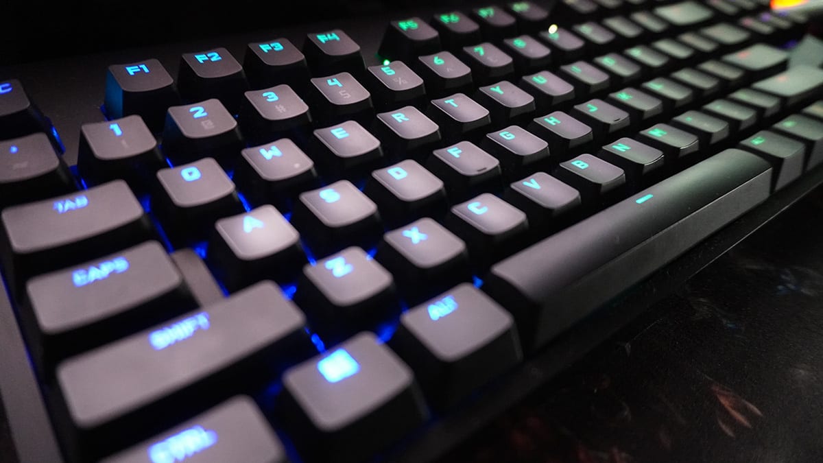TECLADO LOGITECH PRO KEYBOARD RGB USB BLACK US (920-009388) NT85