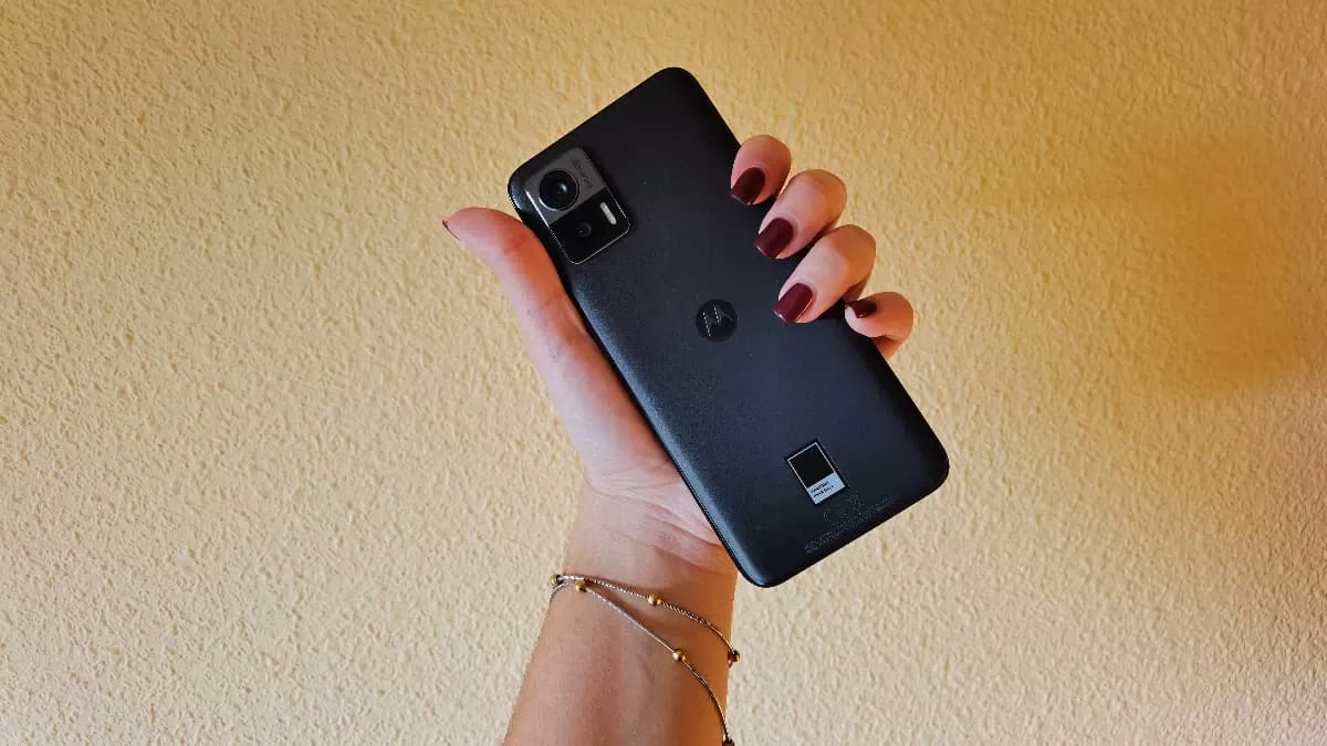 CELULAR MOTOROLA EDGE 30 NEO NEGRO PAV00030PE (NT3)3