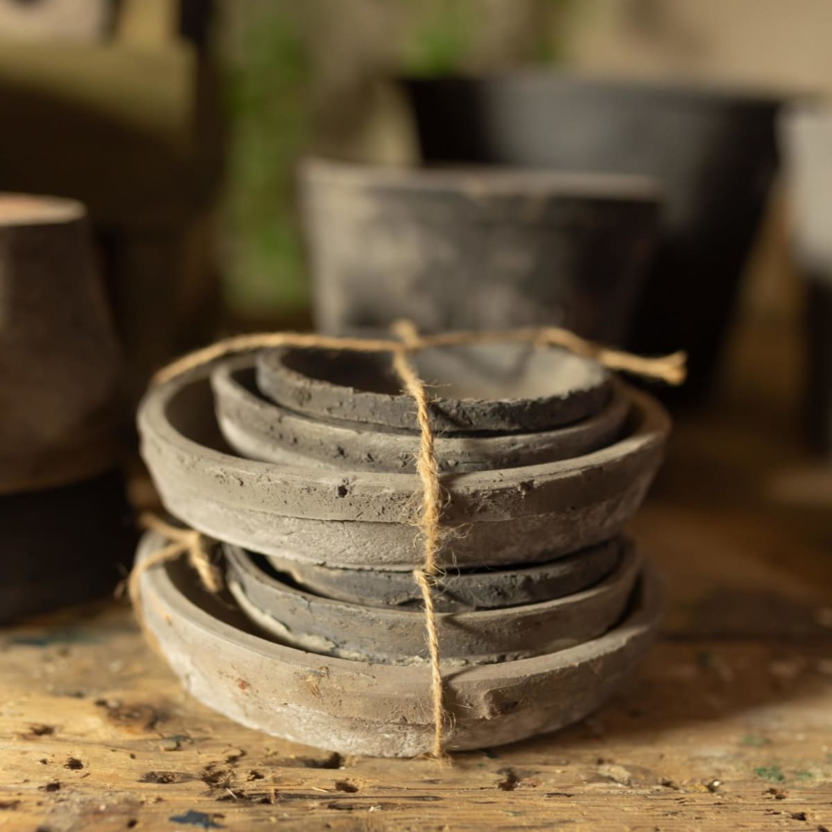 PLATO GREDA REDONDO FLACO GRIS3