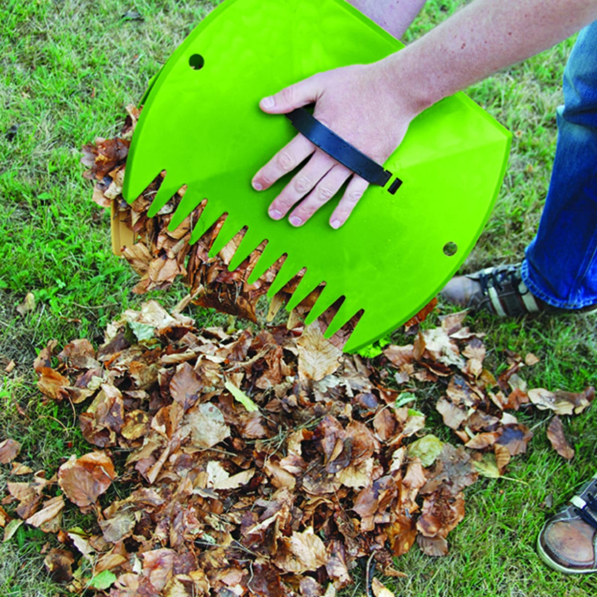 RECOGEDOR DE HOJAS MANOS PLASTICAS3