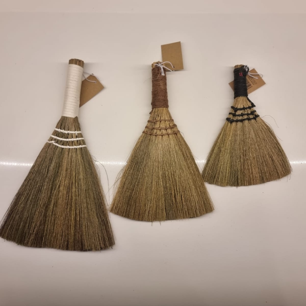 Mini escobas de mano1