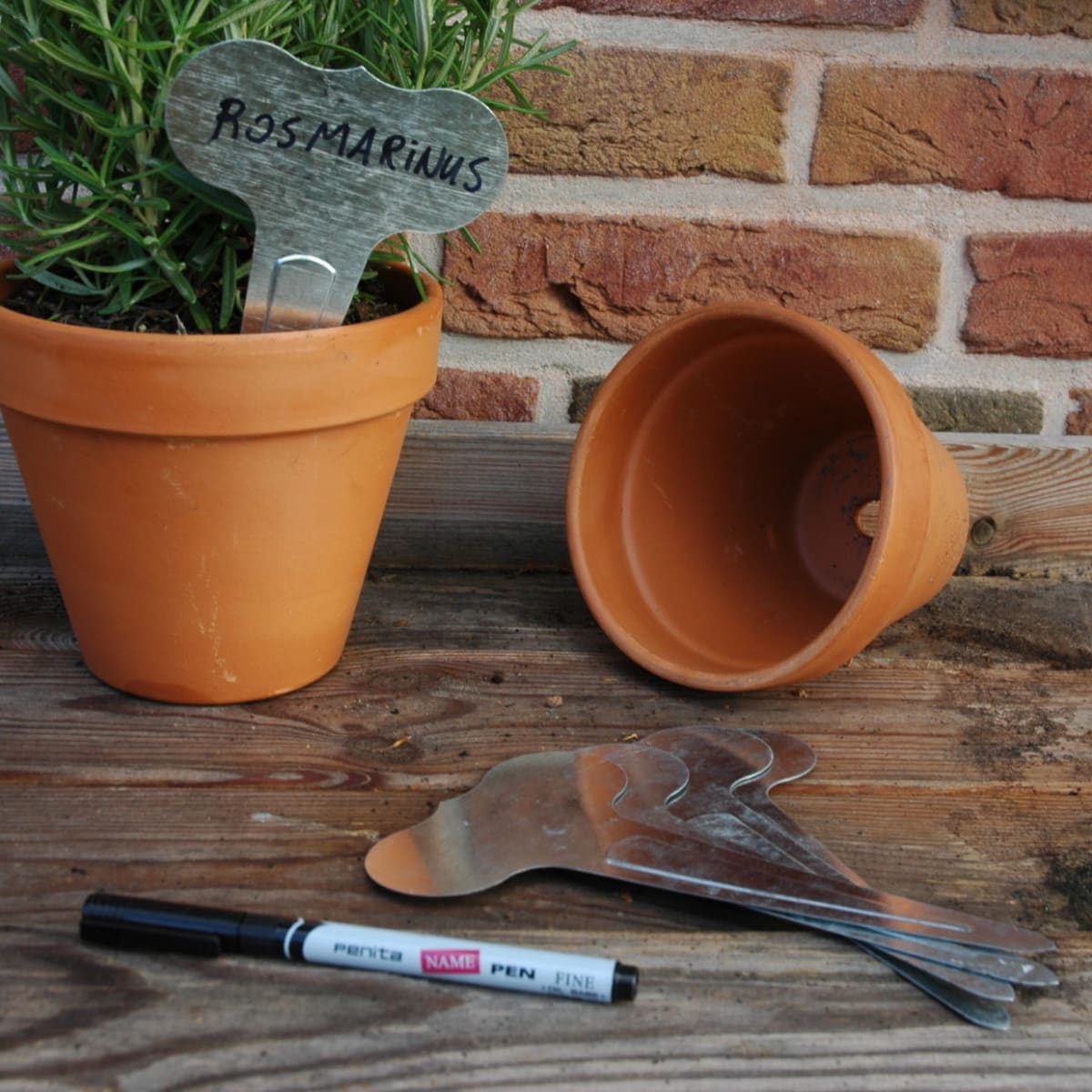 MARCADOR HUERTA LATÓN4