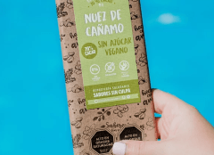 CHOCOLATE 70%CACAO Y NUEZ DE CAÑAMO 80GR