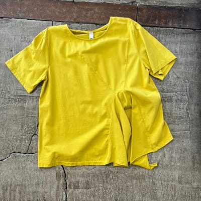 POLERA CORTES ABANICOS