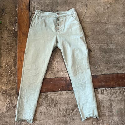 PANTALON BOTONES