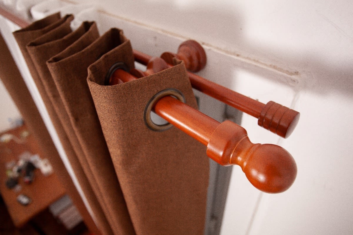 SET TUBO CORTINA MADERA CHOCOLATE 19/28MM 200CM3