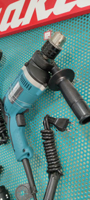 TALADRO DE PERCUSIÓN 13 MM. 710 W. 0-2.200 RPM. REVERSIBLE C/ MALETA - HP1630K. MAKITA.1
