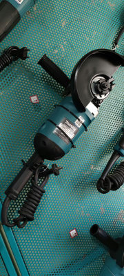 ESMERIL ANGULAR 7 180 MM. 2.200 W. 8.500 RPM. 5.0 KG. MAKITA MT - M0920B.