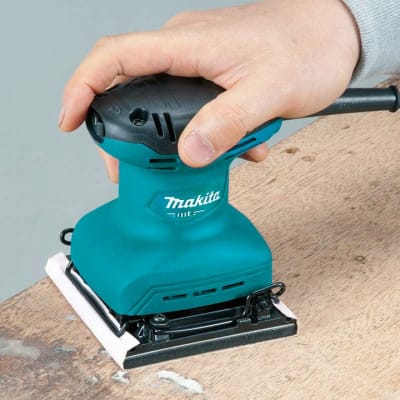 LIJADORA DE ACABADOS 4 3/8 X 4 112 X 102MM. 180W. 14.000 O/MIN. 0.9 KG. - M9200B. MAKITA.