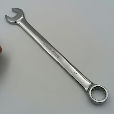 LLAVE COMBINADA PLANA (PULIDA) 1 . SATA 40113