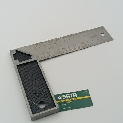 ESCUADRO DE ACERO INOX - MANGO RECUBIERTO CON GOMA 150mm