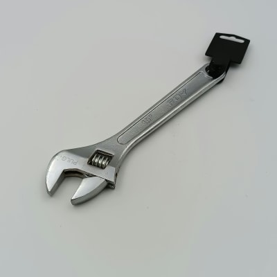 LLAVE AJUSTABLE 10 CROMADA. -140410-FOY-1