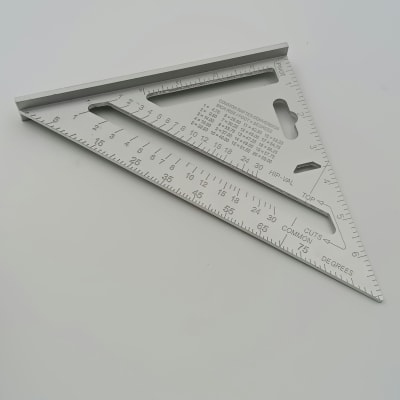 ESCUADRA TRIANGULAR ALUMINIO 7 PULGADAS UYUSTOOLSS. ECT007