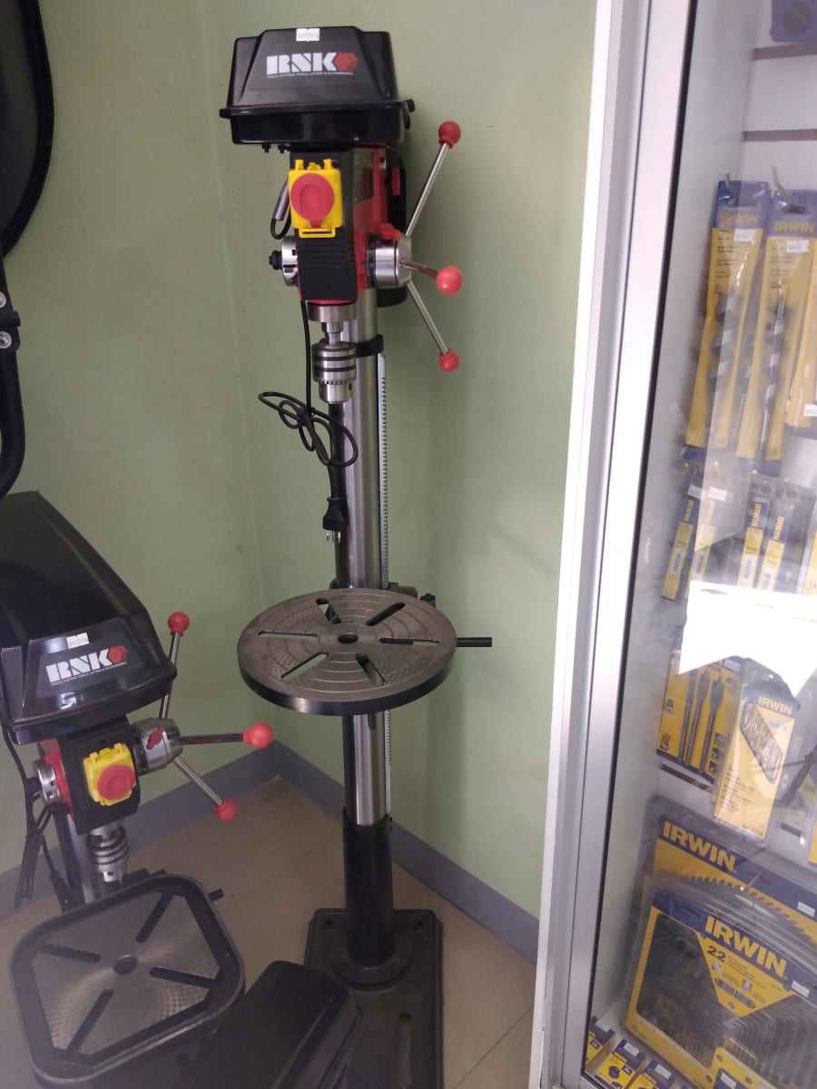 TALADRO COLUMNA RNK CAP. MANDRIL 16 MM. (5/8) 550W. ZJQ51162