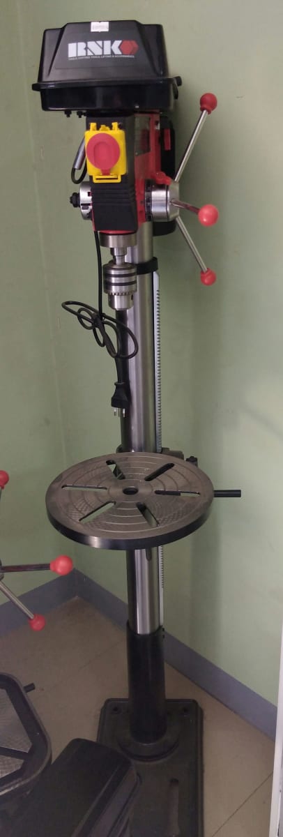 TALADRO COLUMNA RNK CAP. MANDRIL 16 MM. (5/8) 550W. ZJQ51163