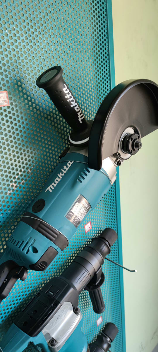 ESMERIL ANGULAR 9 230 MM. 2.400 W. 6.600 RPM. 6.3 KG. - GA9030. MAKITA. 0