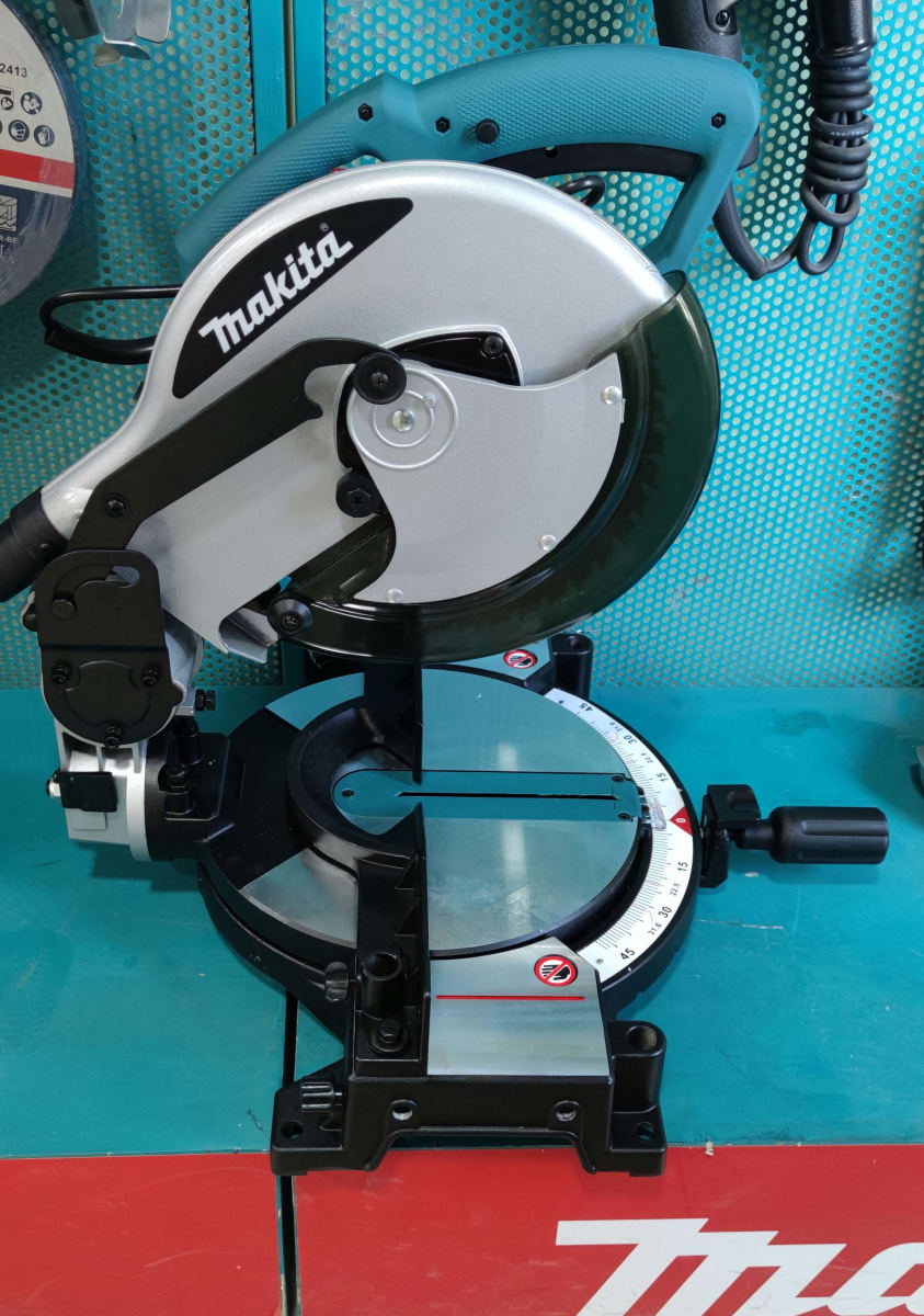 SIERRA INGLETEADORA 10 255 MM. 1.500 W. 4.200 RPM. INGL. 45 IZQ - MLS100. MAKITA.2