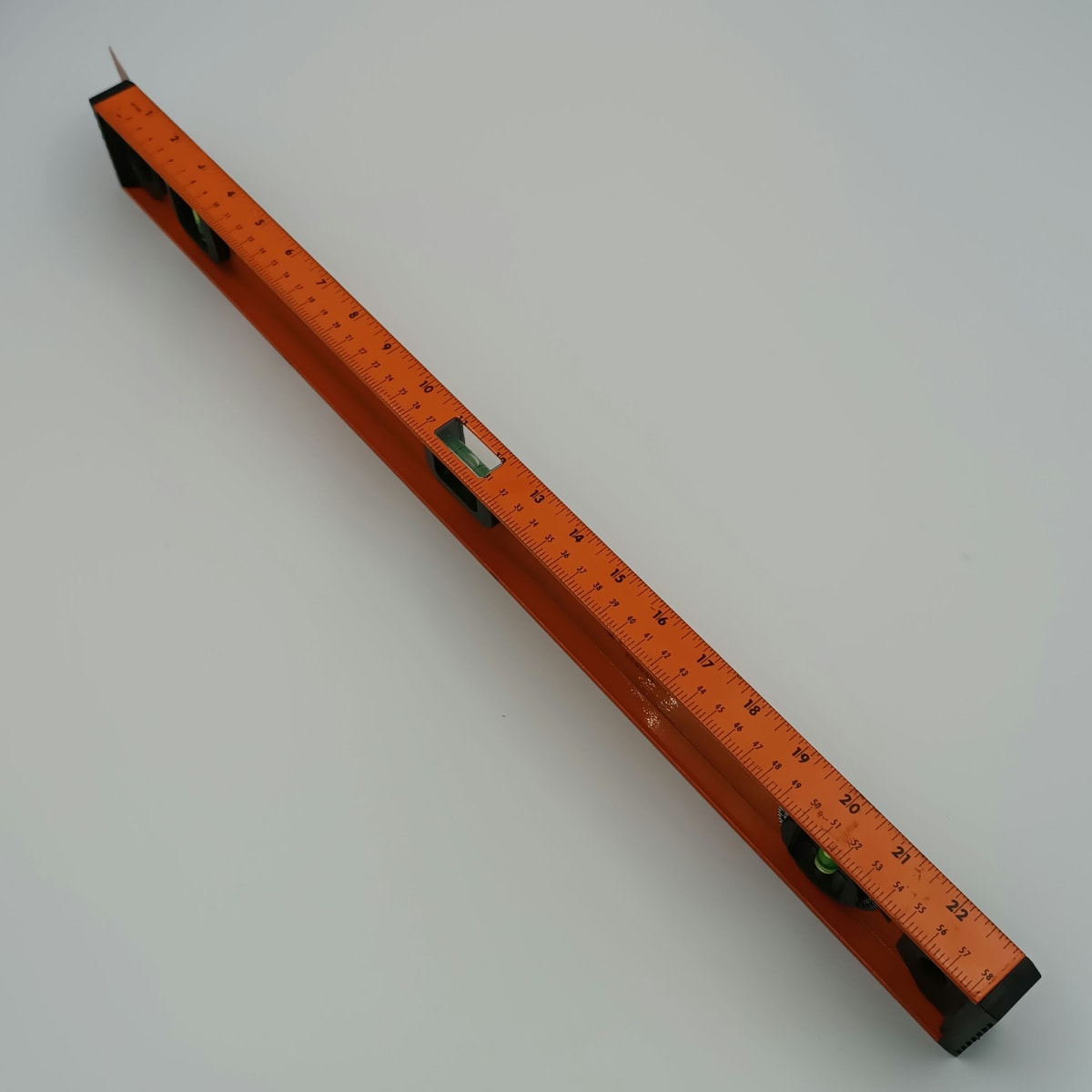 NIVEL ALUMINIO TIPO I 600 MM.(24) HORIZONTAL-VERTICAL 3 AGUAS TACTIX 2500534