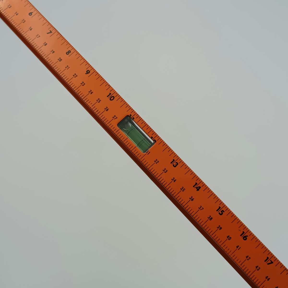 NIVEL ALUMINIO TIPO I 600 MM.(24) HORIZONTAL-VERTICAL 3 AGUAS TACTIX 2500535