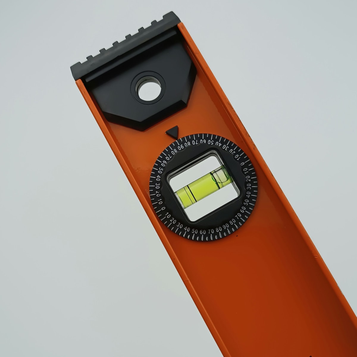 NIVEL ALUMINIO TIPO I 600 MM.(24) HORIZONTAL-VERTICAL 3 AGUAS TACTIX 2500536