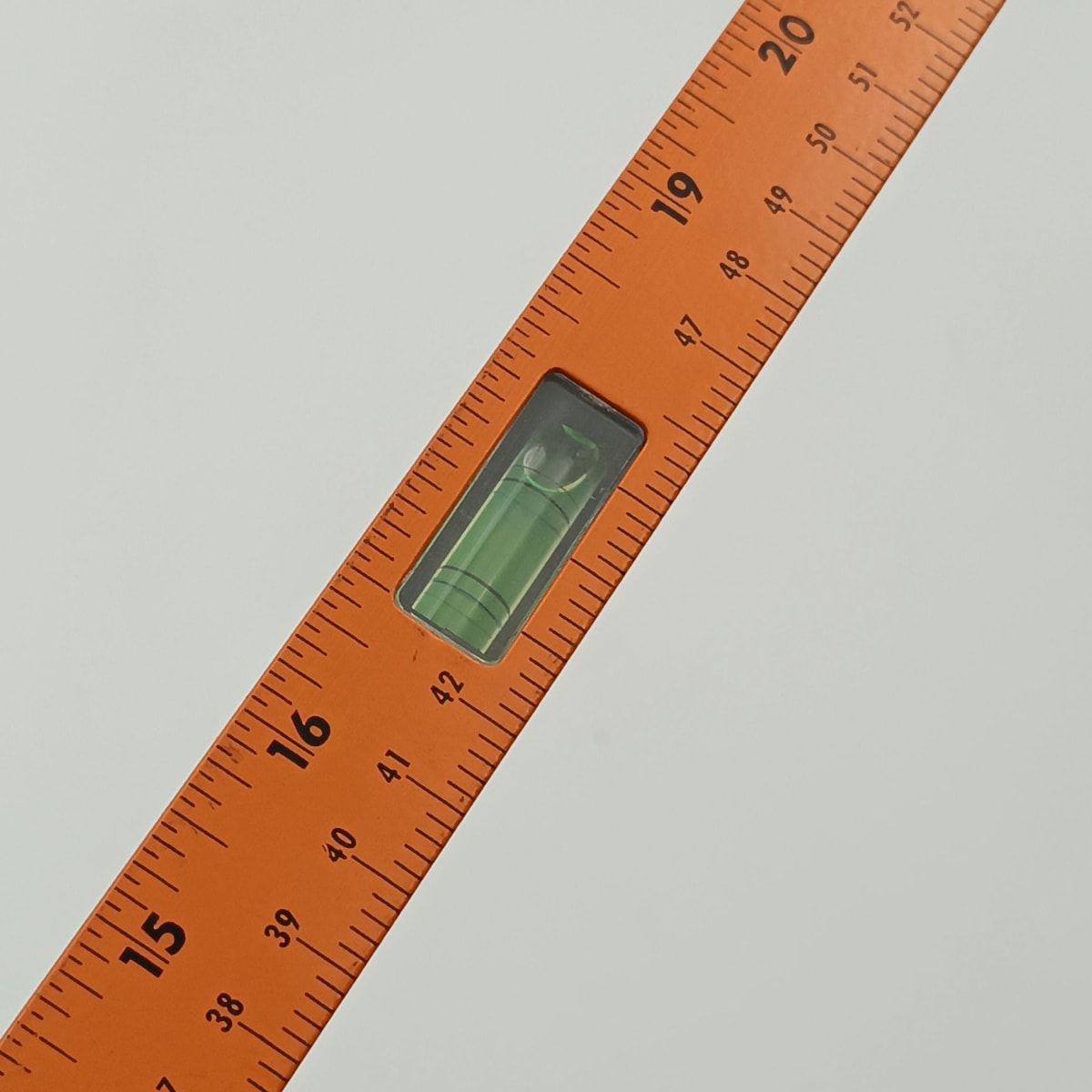 NIVEL ALUMINIO TIPO PULGADASI PULGADAS 900 MM.(36 PULGADAS) HORIZONTAL-VERTICAL 3 AGUAS TACTIX 2500564