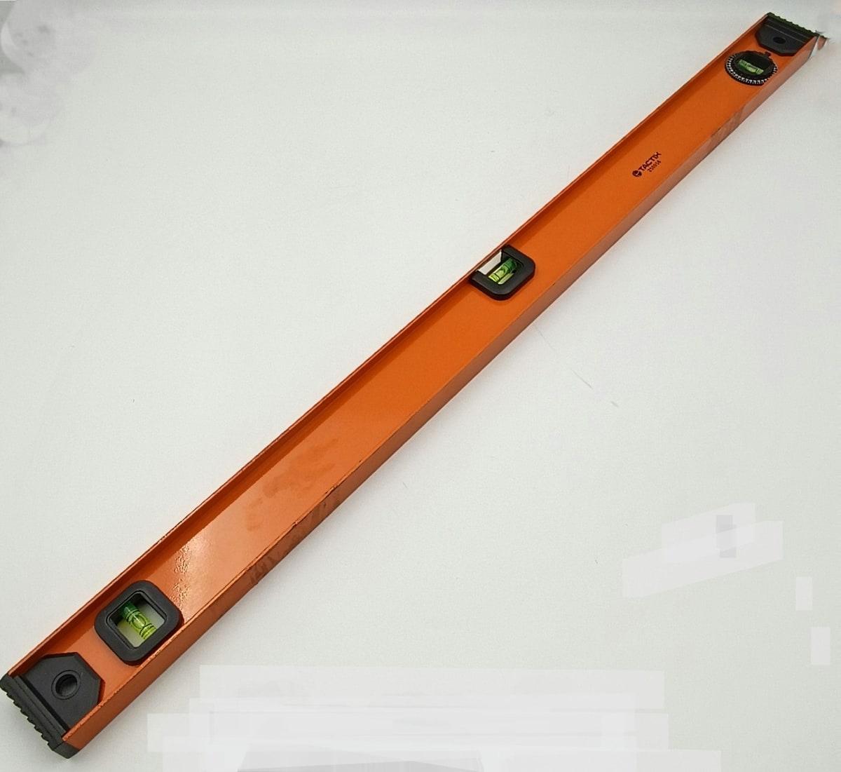 NIVEL ALUMINIO TIPO PULGADASI PULGADAS 900 MM.(36 PULGADAS) HORIZONTAL-VERTICAL 3 AGUAS TACTIX 2500565