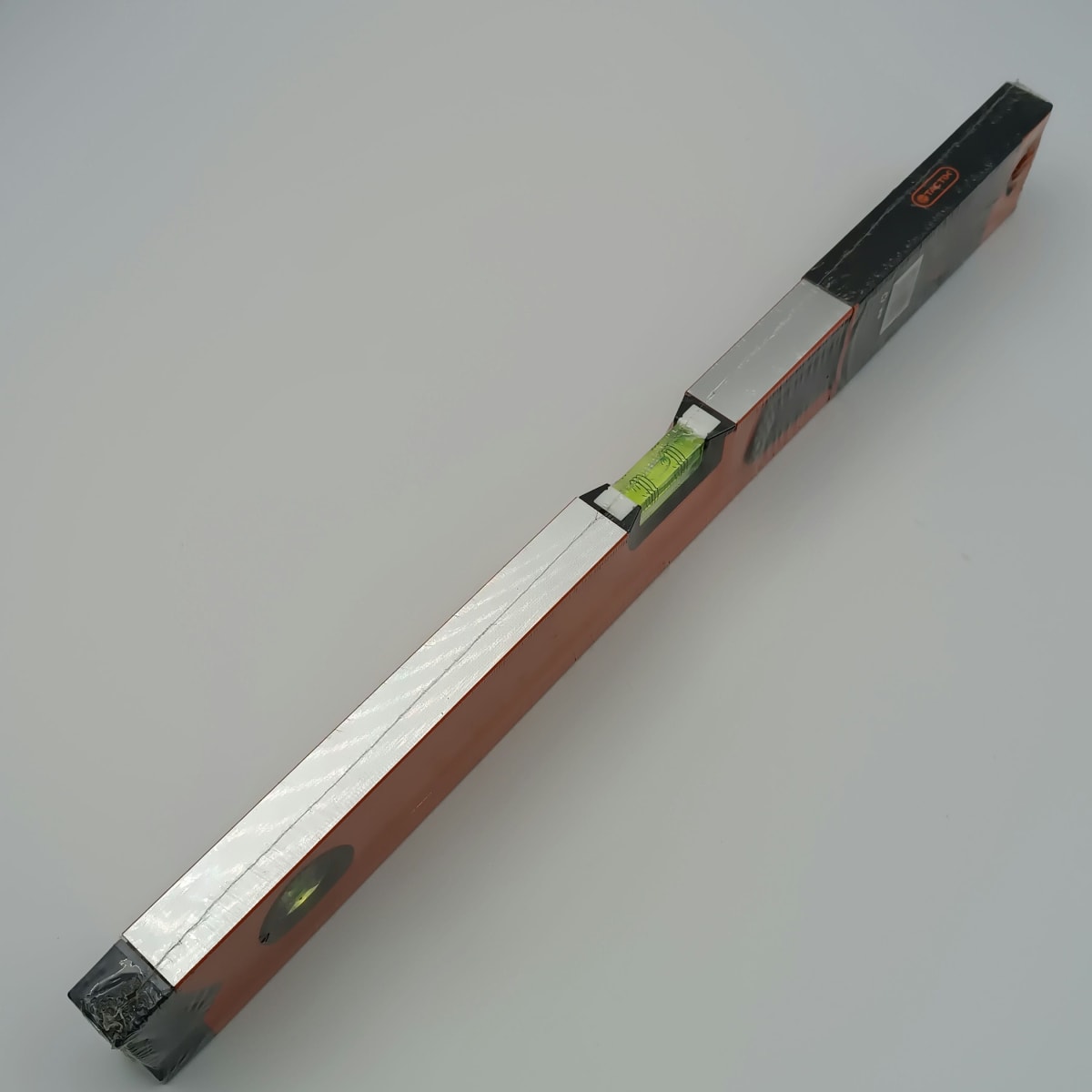 NIVEL TIPO CAJA METALICO 600 MM.(24 PULGADAS) HORIZONTAL-VERTICAL 3 AGUAS TACTIX 2510133