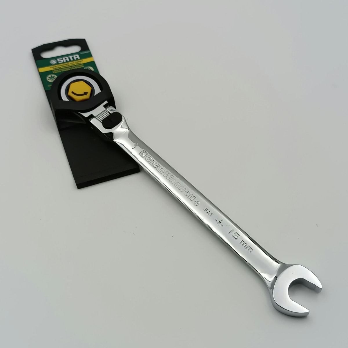 LLAVE COMBINADA CON CRIQUE CABEZA FLEX CON TRABA 15MM, 46808 SATA 0