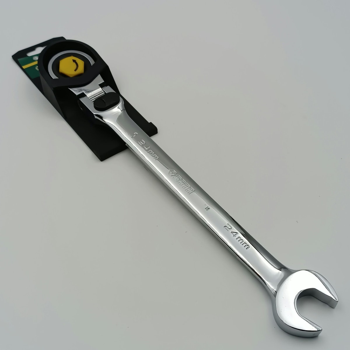 LLAVE COMBINADA CON CRIQUE CABEZA FLEX CON TRABA 24MM SAT-46816 0