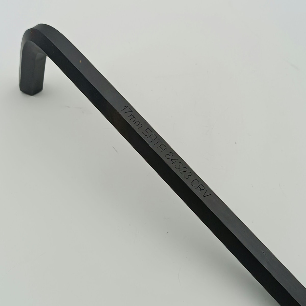 LLAVE HEXAGONAL FOSFATIZADA (NEGRO) 17MM SAT-843232