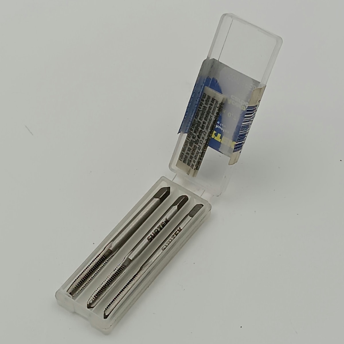 JUEGO DE TRES MACHOS ACERO AL CARBONO MILIMETRICO M4 X 0.7. -123860-SURTEK-98.2