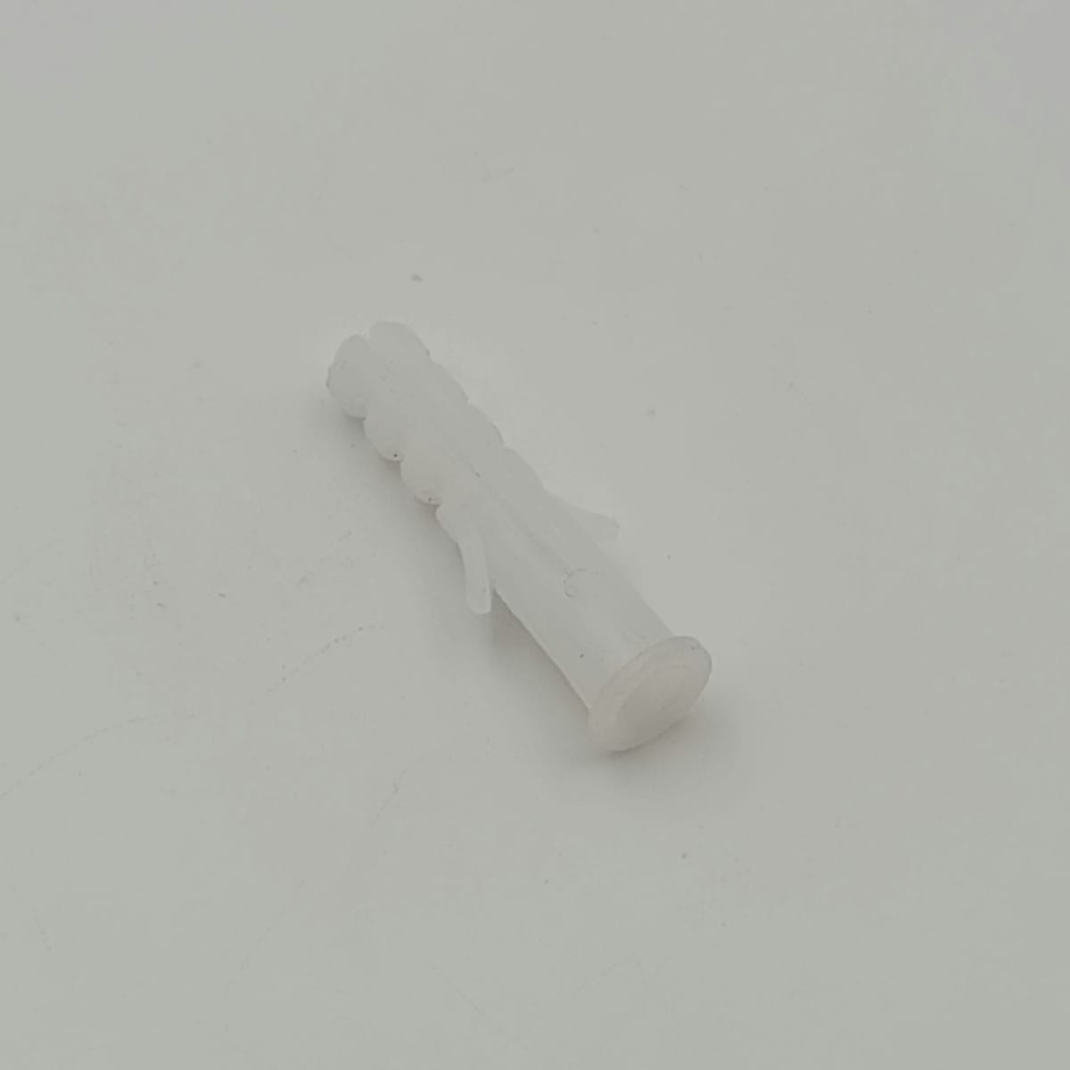 TARUGO DE PLASTICO 6 X 30 MM. 0