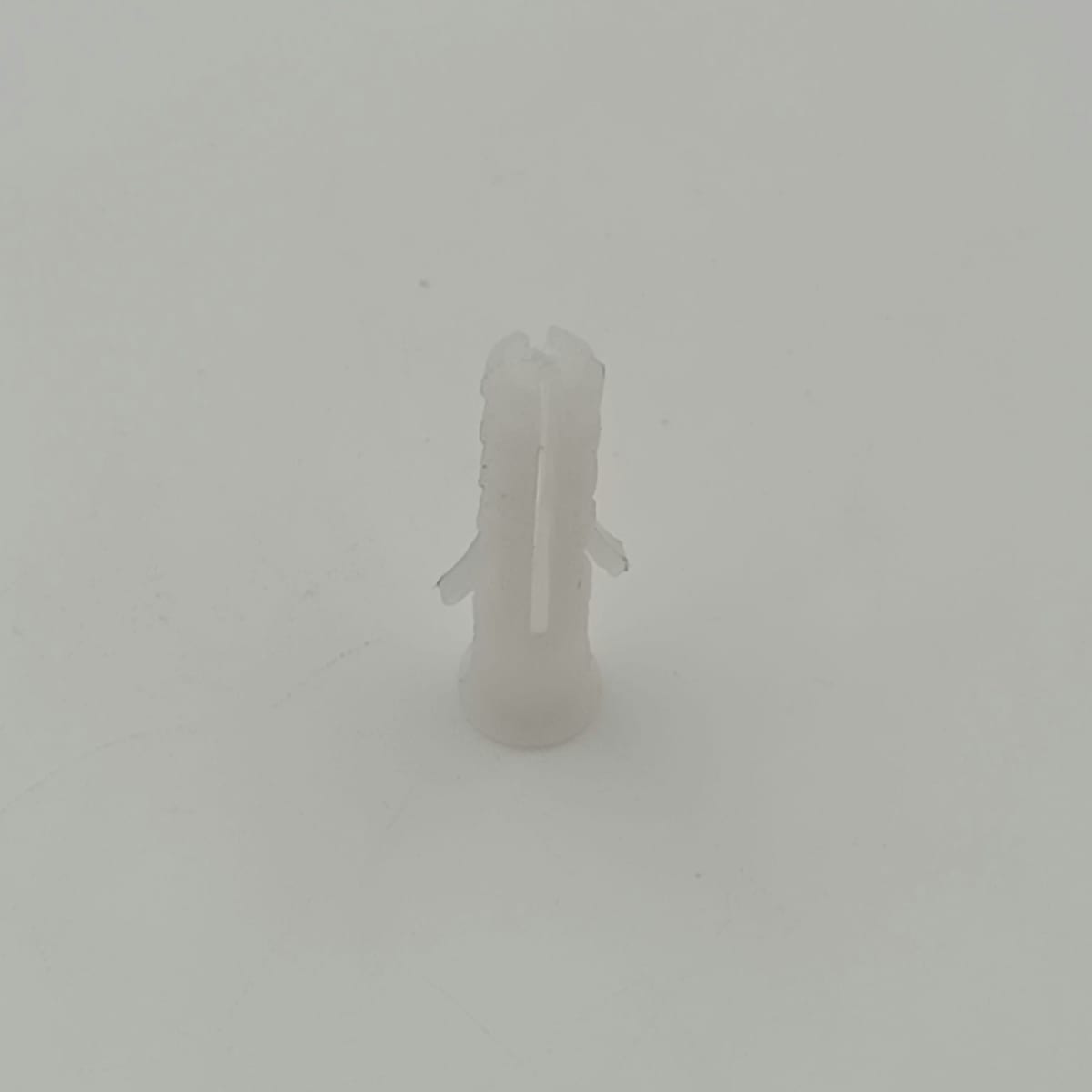 TARUGO DE PLASTICO 6 X 30 MM.2