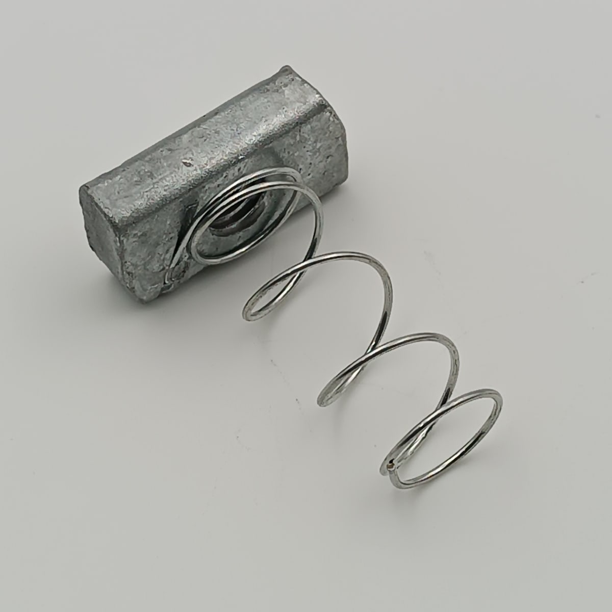 TUERCA RIEL CON RESORTE GALVANIZADA 3/8-16 ESPESOR 9.2 MM 0