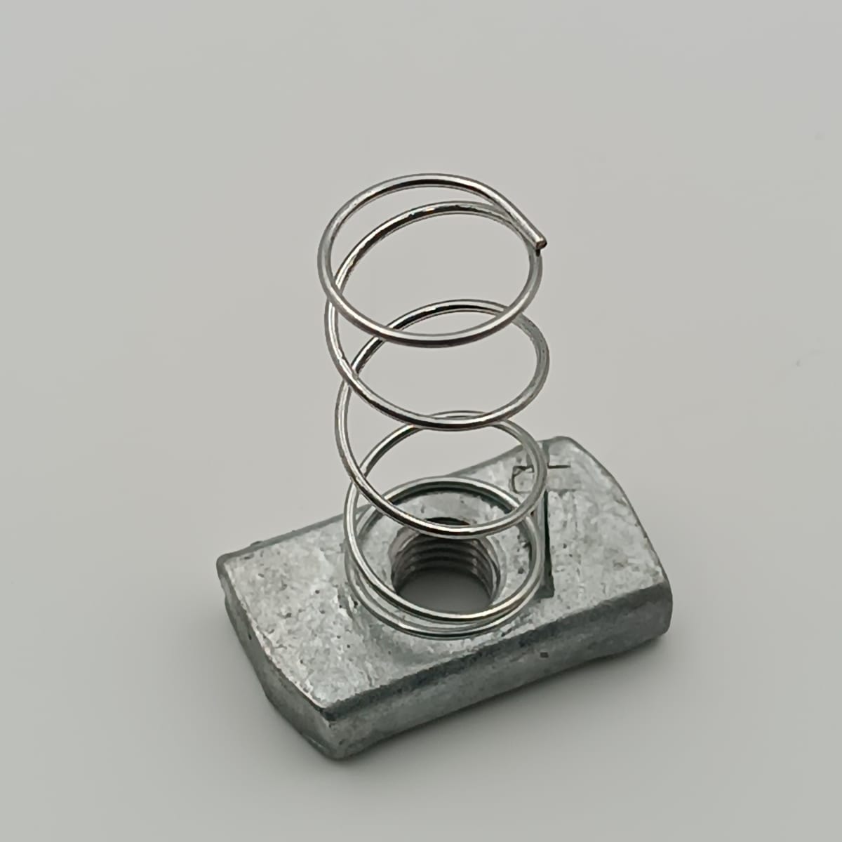 TUERCA CON RESORTE (RIEL) 3/8-16 ESPESOR 9.2 MM GALVANIZADA H.D.G3