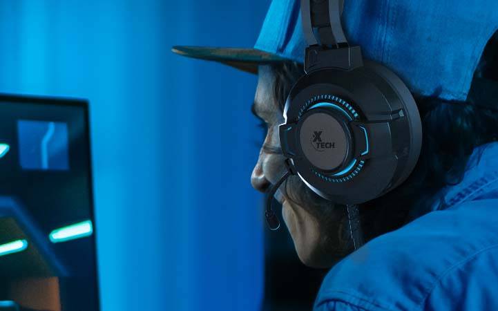 AUDIFONOS GAMER XTECH MORRIGHAN JACK 3.5MM LED 7 COLORES XTH-5658