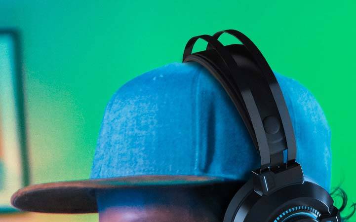 AUDIFONOS GAMER XTECH MORRIGHAN JACK 3.5MM LED 7 COLORES XTH-5656