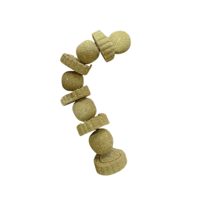 BROCHETAS DE PASTELES Y BOLAS DE HIERBA