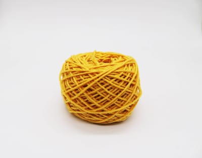 Mitad ovillo revesderecho - Amarillo1